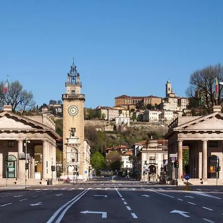Apartament Panoramic Luxury W Garage Happy 2 *